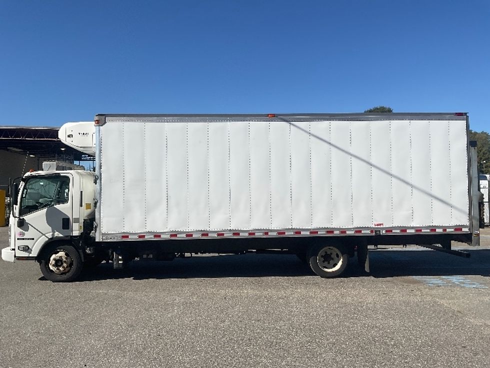 Refrigerated Truck-Light and Medium Duty Trucks-Isuzu-2018-NRR-Londonderry-NH-185,750\n\t\tmiles-$ 37,750 - Image 4