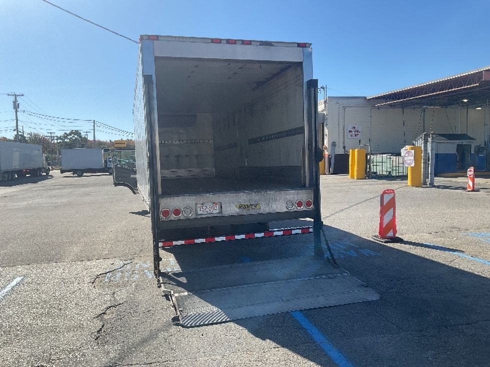 Refrigerated Truck-Light and Medium Duty Trucks-Isuzu-2018-NRR-Londonderry-NH-185,750\n\t\tmiles-$ 37,750 - Image 9