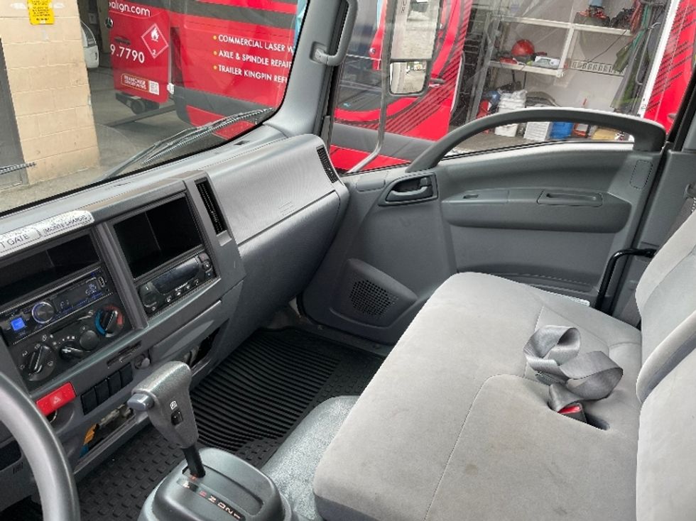 Refrigerated Truck-Light and Medium Duty Trucks-Isuzu-2018-NRR-Surrey-BC-217,751\n\t\tkm-$ 64,750 - Image 16