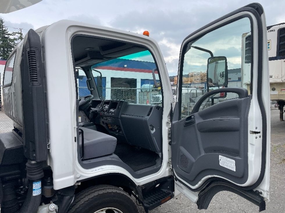 Refrigerated Truck-Light and Medium Duty Trucks-Isuzu-2018-NRR-Surrey-BC-217,751\n\t\tkm-$ 64,750 - Image 17