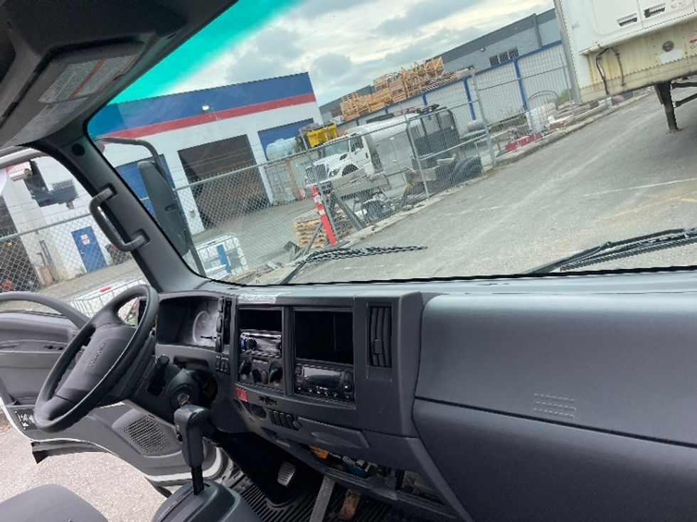 Refrigerated Truck-Light and Medium Duty Trucks-Isuzu-2018-NRR-Surrey-BC-217,751\n\t\tkm-$ 64,750 - Image 18