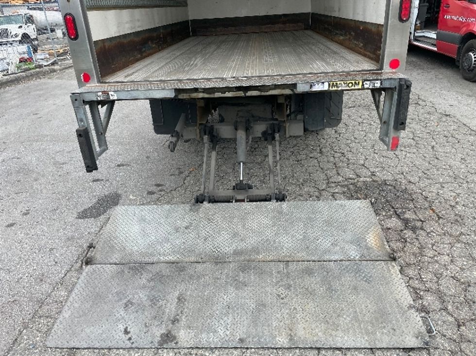 Refrigerated Truck-Light and Medium Duty Trucks-Isuzu-2018-NRR-Surrey-BC-217,751\n\t\tkm-$ 64,750 - Image 9