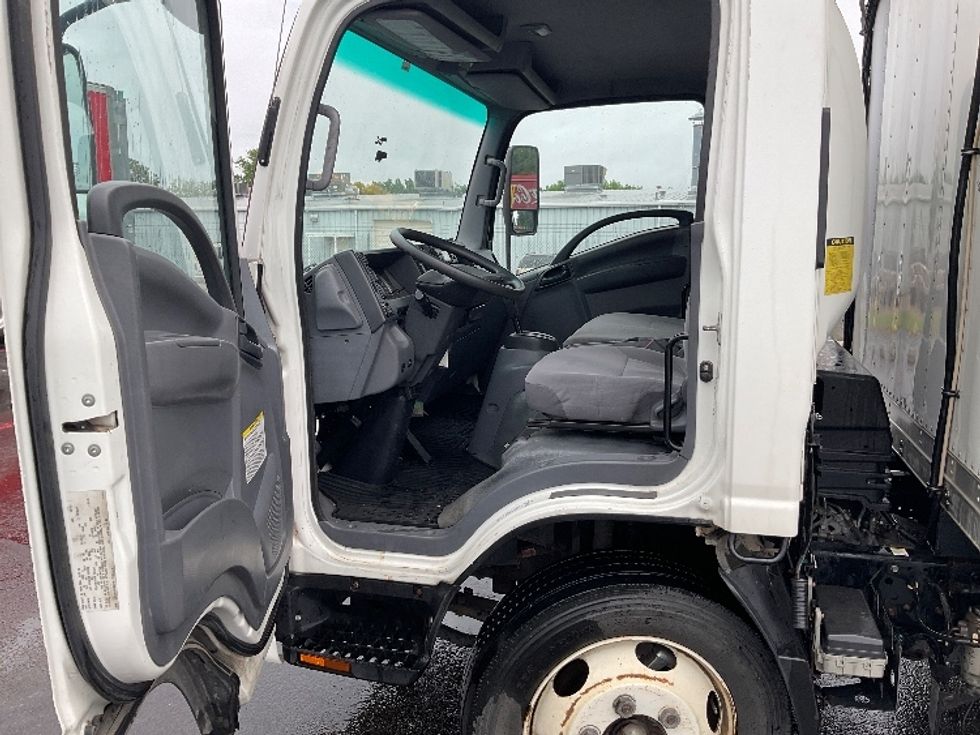Refrigerated Truck-Light and Medium Duty Trucks-Isuzu-2019-NPR-Muskogee-OK-133,400\n\t\tmiles-$ 43,000 - Image 16