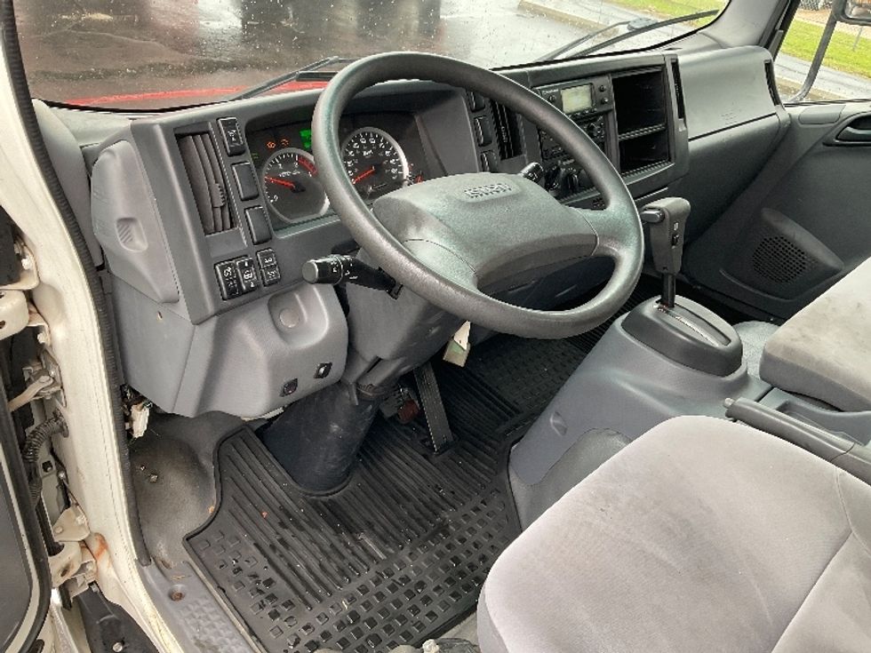 Refrigerated Truck-Light and Medium Duty Trucks-Isuzu-2019-NPR-Muskogee-OK-133,400\n\t\tmiles-$ 43,000 - Image 17