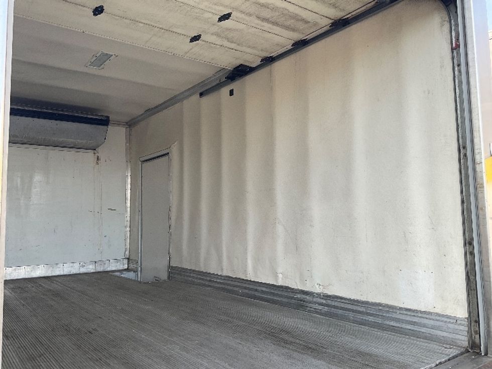 Refrigerated Truck-Light and Medium Duty Trucks-Isuzu-2019-NPRXD-Everett-WA-76,299\n\t\tmiles-$ 53,750 - Image 12