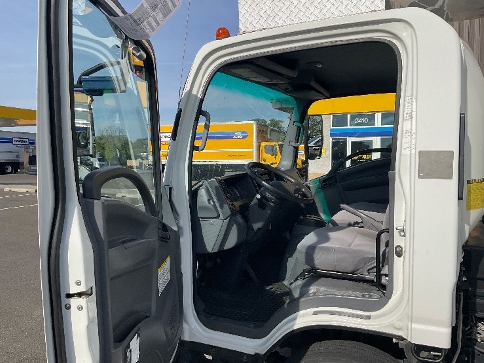 Refrigerated Truck-Light and Medium Duty Trucks-Isuzu-2019-NPRXD-Everett-WA-76,299\n\t\tmiles-$ 53,750 - Image 16