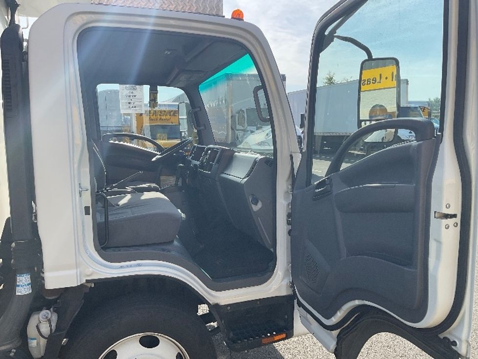 Refrigerated Truck-Light and Medium Duty Trucks-Isuzu-2019-NPRXD-Everett-WA-76,299\n\t\tmiles-$ 53,750 - Image 20