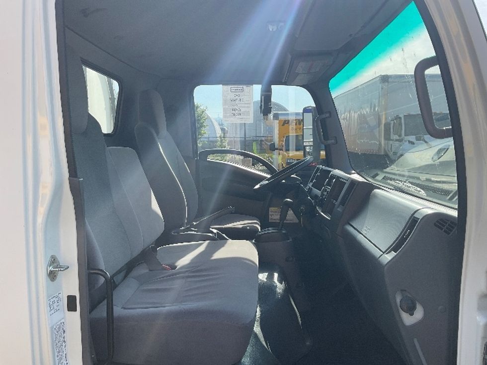 Refrigerated Truck-Light and Medium Duty Trucks-Isuzu-2019-NPRXD-Everett-WA-76,299\n\t\tmiles-$ 53,750 - Image 22