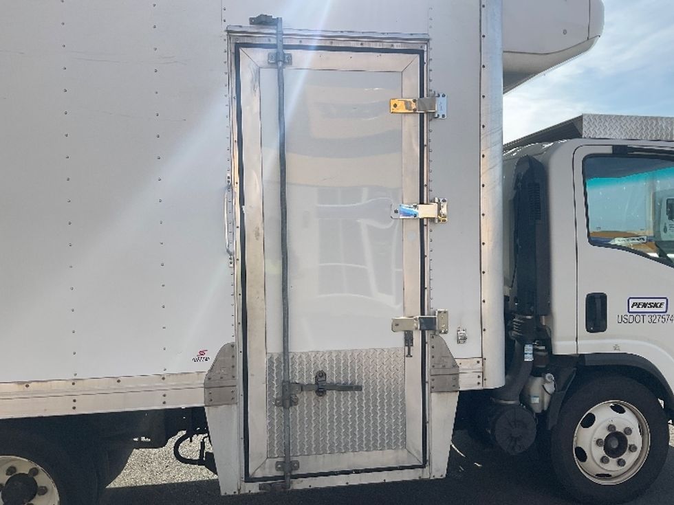 Refrigerated Truck-Light and Medium Duty Trucks-Isuzu-2019-NPRXD-Everett-WA-76,299\n\t\tmiles-$ 53,750 - Image 26