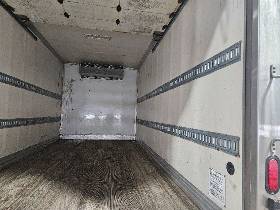 Refrigerated Truck-Light and Medium Duty Trucks-Isuzu-2019-NQR-Brooklyn Park-MN-33,956\n\t\tmiles-$ 59,750 - Image 12