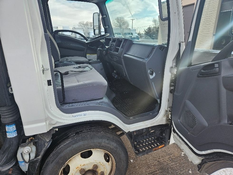 Refrigerated Truck-Light and Medium Duty Trucks-Isuzu-2019-NQR-Brooklyn Park-MN-33,956\n\t\tmiles-$ 59,750 - Image 20
