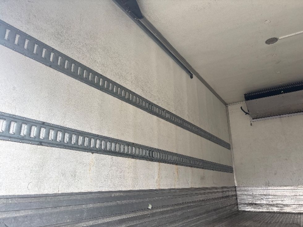 Refrigerated Truck-Light and Medium Duty Trucks-Isuzu-2019-NQR-Everett-WA-182,591\n\t\tmiles-$ 40,500 - Image 11