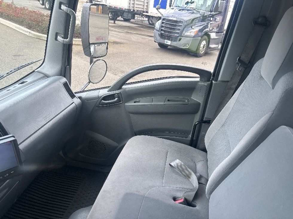 Refrigerated Truck-Light and Medium Duty Trucks-Isuzu-2019-NQR-Everett-WA-182,591\n\t\tmiles-$ 40,500 - Image 18