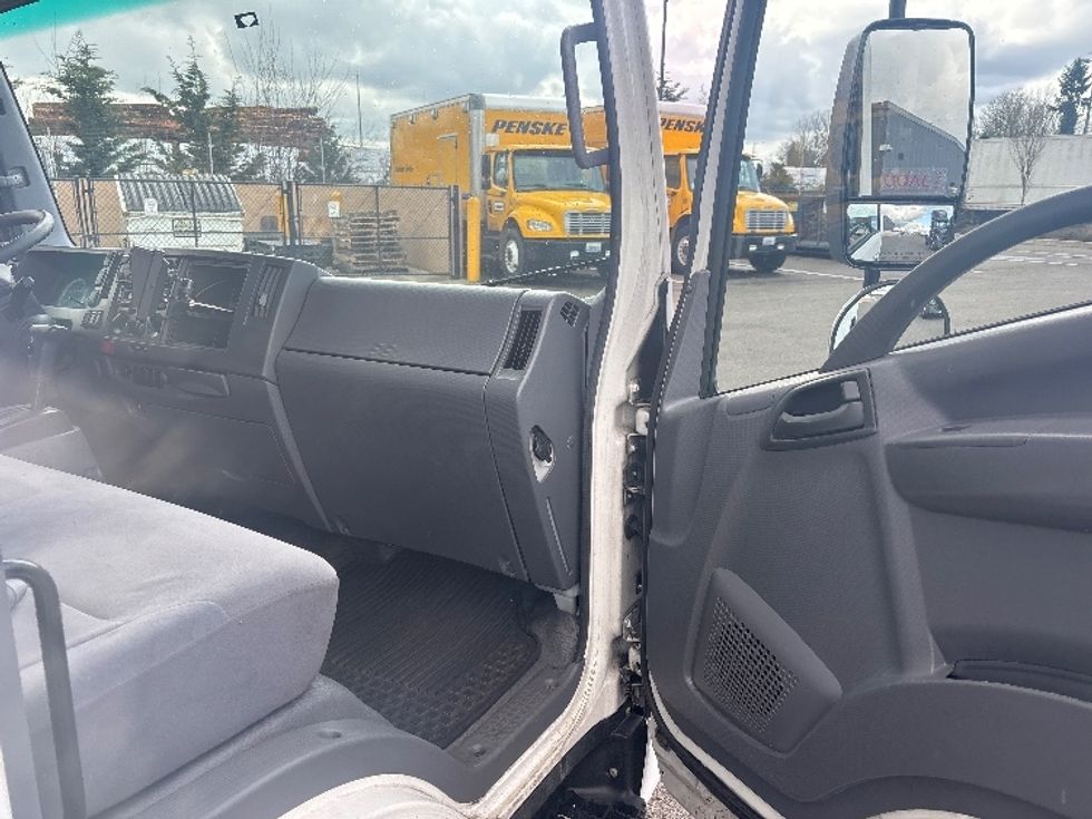 Refrigerated Truck-Light and Medium Duty Trucks-Isuzu-2019-NQR-Everett-WA-182,591\n\t\tmiles-$ 40,500 - Image 19