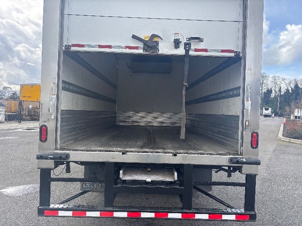 Refrigerated Truck-Light and Medium Duty Trucks-Isuzu-2019-NQR-Everett-WA-182,591\n\t\tmiles-$ 40,500 - Image 8