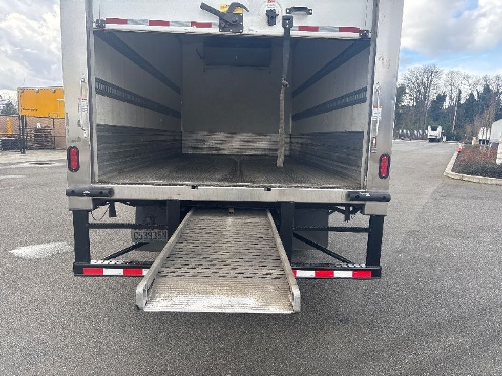 Refrigerated Truck-Light and Medium Duty Trucks-Isuzu-2019-NQR-Everett-WA-182,591\n\t\tmiles-$ 40,500 - Image 9