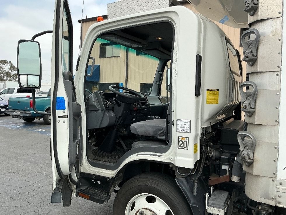 Refrigerated Truck-Light and Medium Duty Trucks-Isuzu-2019-NQR-Montebello-CA-147,000\n\t\tmiles-$ 47,250 - Image 16