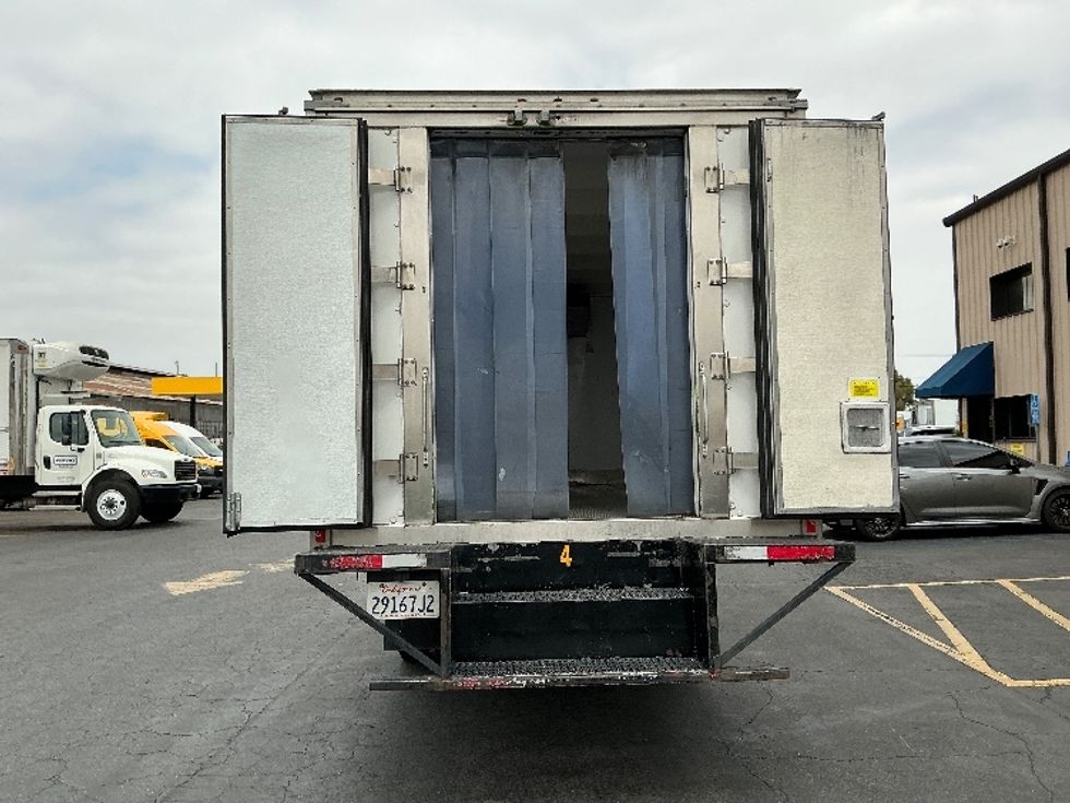 Refrigerated Truck-Light and Medium Duty Trucks-Isuzu-2019-NQR-Montebello-CA-147,000\n\t\tmiles-$ 47,250 - Image 8