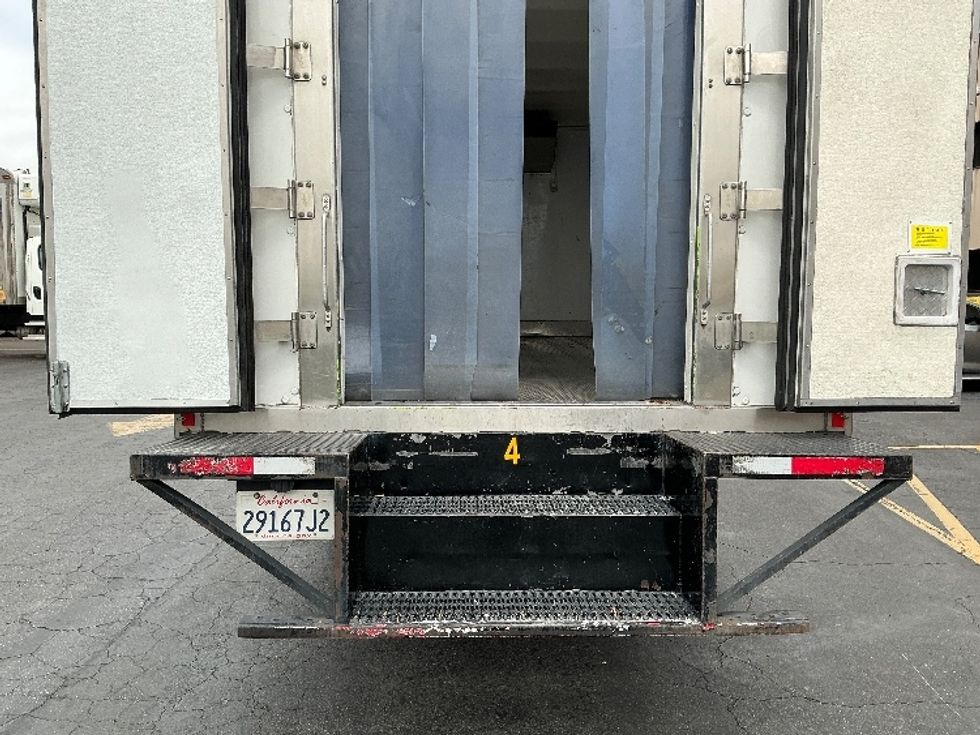 Refrigerated Truck-Light and Medium Duty Trucks-Isuzu-2019-NQR-Montebello-CA-147,000\n\t\tmiles-$ 47,250 - Image 9