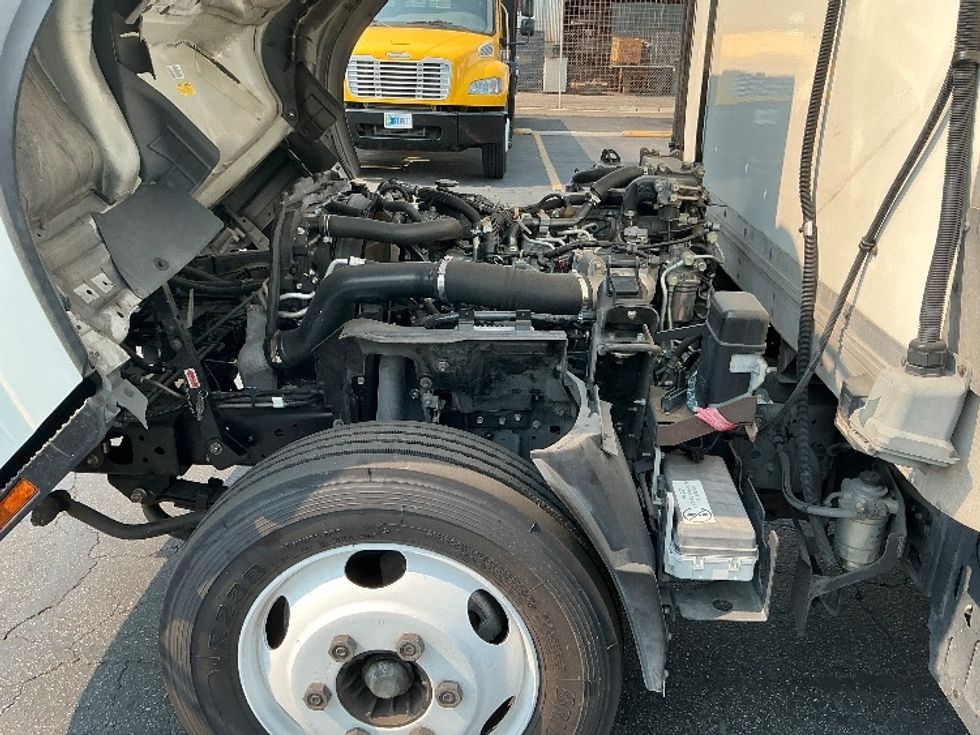 Refrigerated Truck-Light and Medium Duty Trucks-Isuzu-2019-NQR-Torrance-CA-157,562\n\t\tmiles-$ 43,250 - Image 24