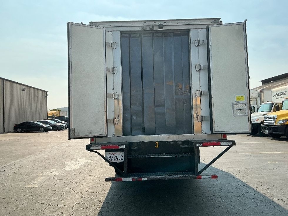 Refrigerated Truck-Light and Medium Duty Trucks-Isuzu-2019-NQR-Torrance-CA-157,562\n\t\tmiles-$ 43,250 - Image 9