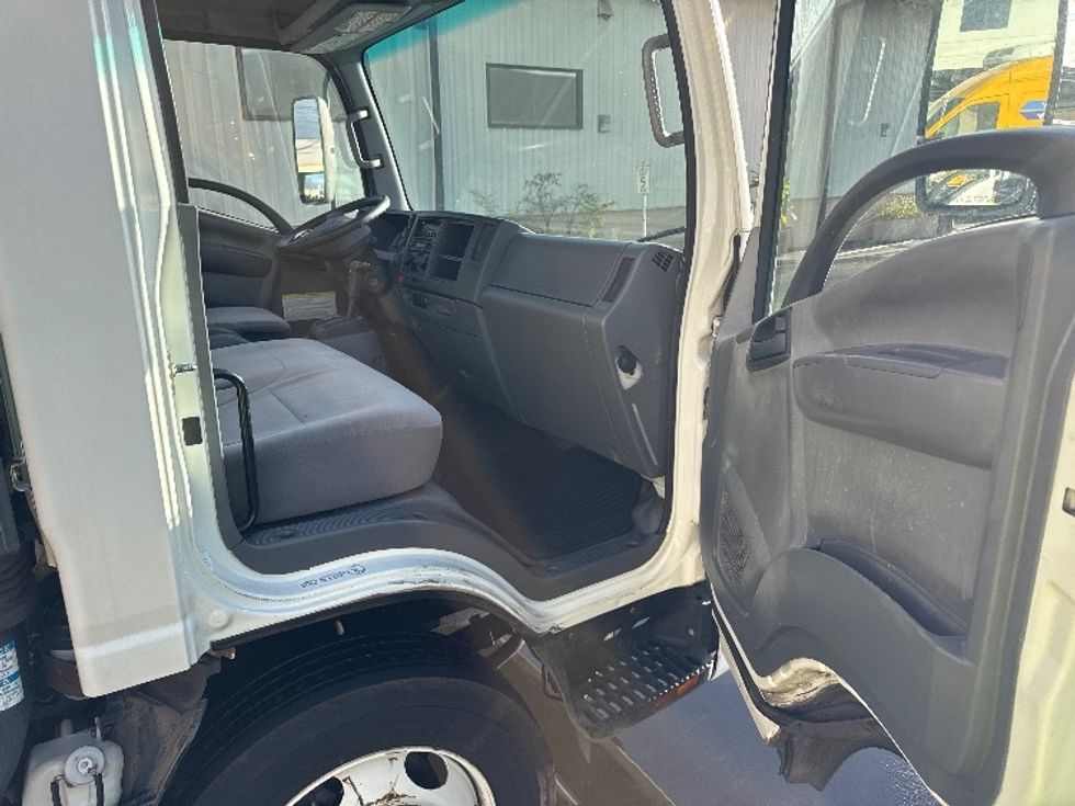 Refrigerated Truck-Light and Medium Duty Trucks-Isuzu-2019-NQR-Torrance-CA-174,623\n\t\tmiles-$ 38,250 - Image 20