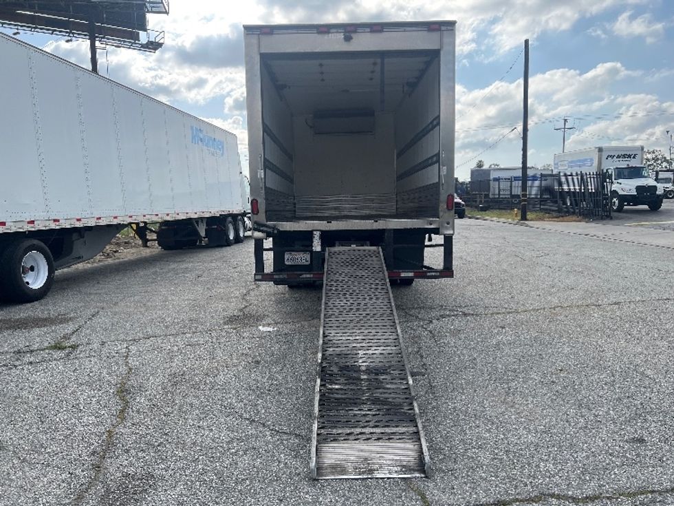 Refrigerated Truck-Light and Medium Duty Trucks-Isuzu-2019-NQR-Torrance-CA-338,179\n\t\tmiles-$ 17,750 - Image 9