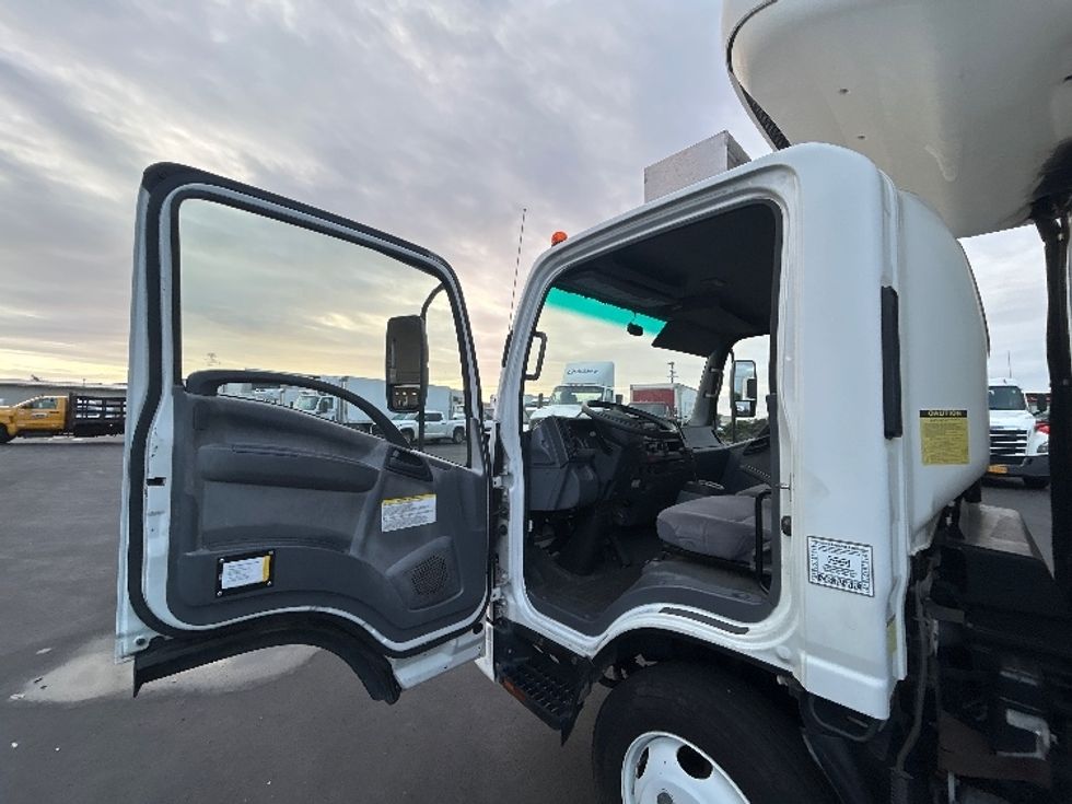 Refrigerated Truck-Light and Medium Duty Trucks-Isuzu-2019-NQR-Torrance-CA-43,030\n\t\tmiles-$ 61,000 - Image 16