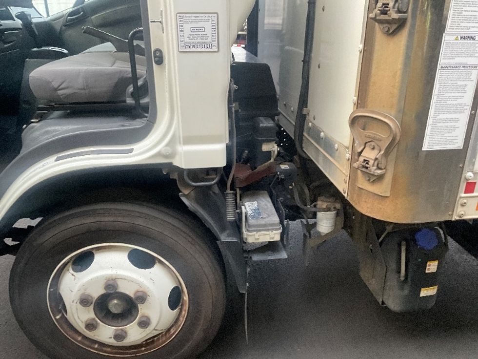 Refrigerated Truck-Light and Medium Duty Trucks-Isuzu-2019-NQR-Torrance-CA-72,393\n\t\tmiles-$ 51,000 - Image 24