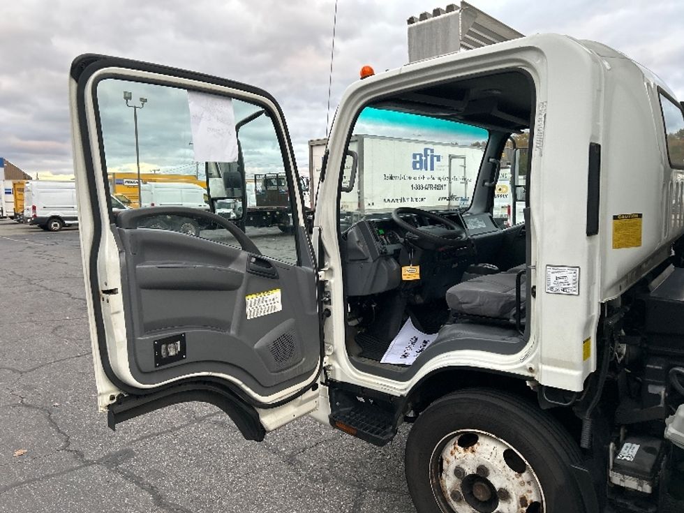 Refrigerated Truck-Light and Medium Duty Trucks-Isuzu-2019-NRR-Braintree-MA-232,201\n\t\tmiles-$ 28,000 - Image 13