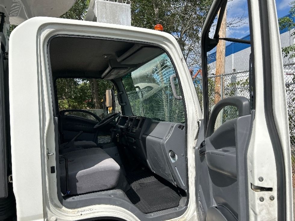 Refrigerated Truck-Light and Medium Duty Trucks-Isuzu-2019-NRR-Braintree-MA-234,690\n\t\tmiles-$ 27,750 - Image 20