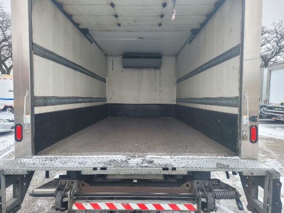 Refrigerated Truck-Light and Medium Duty Trucks-Isuzu-2019-NRR-Chicago (Melrose Park)-IL-112,925\n\t\tmiles-$ 52,500 - Image 10