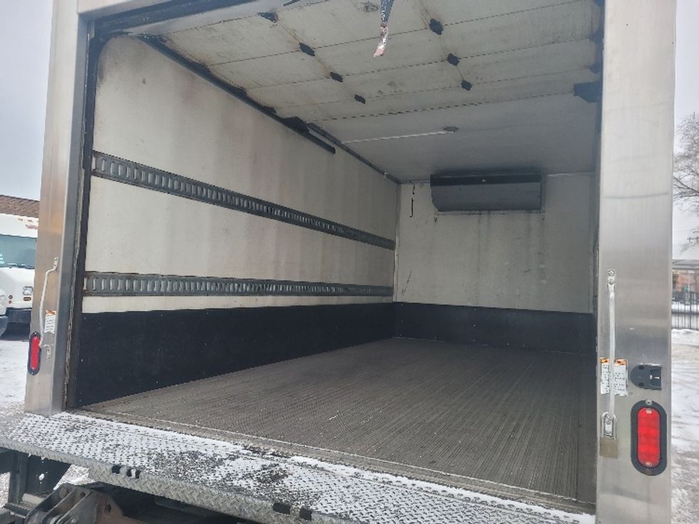 Refrigerated Truck-Light and Medium Duty Trucks-Isuzu-2019-NRR-Chicago (Melrose Park)-IL-112,925\n\t\tmiles-$ 52,500 - Image 11