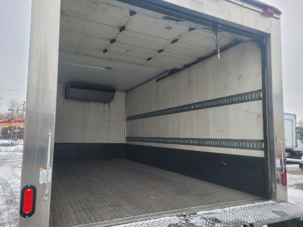 Refrigerated Truck-Light and Medium Duty Trucks-Isuzu-2019-NRR-Chicago (Melrose Park)-IL-112,925\n\t\tmiles-$ 52,500 - Image 12