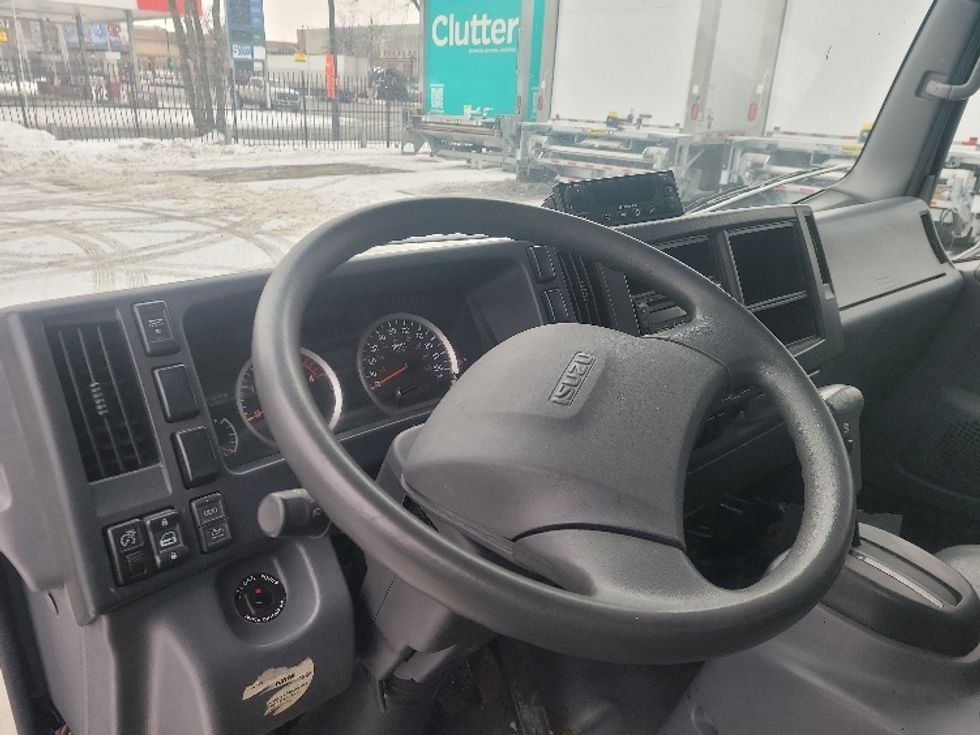 Refrigerated Truck-Light and Medium Duty Trucks-Isuzu-2019-NRR-Chicago (Melrose Park)-IL-112,925\n\t\tmiles-$ 52,500 - Image 17