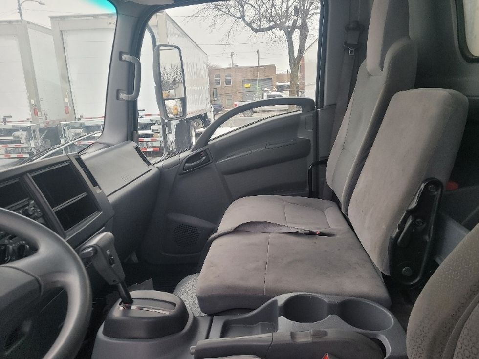 Refrigerated Truck-Light and Medium Duty Trucks-Isuzu-2019-NRR-Chicago (Melrose Park)-IL-112,925\n\t\tmiles-$ 52,500 - Image 19