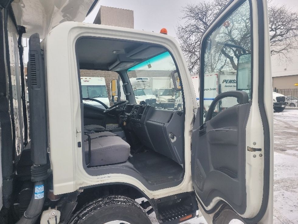 Refrigerated Truck-Light and Medium Duty Trucks-Isuzu-2019-NRR-Chicago (Melrose Park)-IL-112,925\n\t\tmiles-$ 52,500 - Image 20