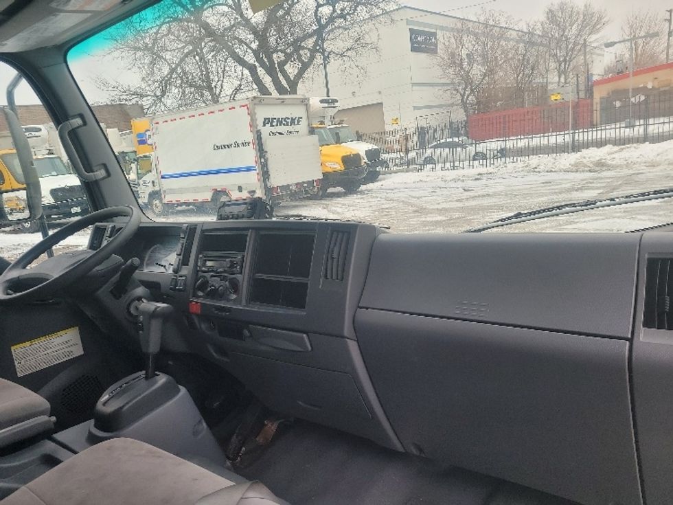 Refrigerated Truck-Light and Medium Duty Trucks-Isuzu-2019-NRR-Chicago (Melrose Park)-IL-112,925\n\t\tmiles-$ 52,500 - Image 21