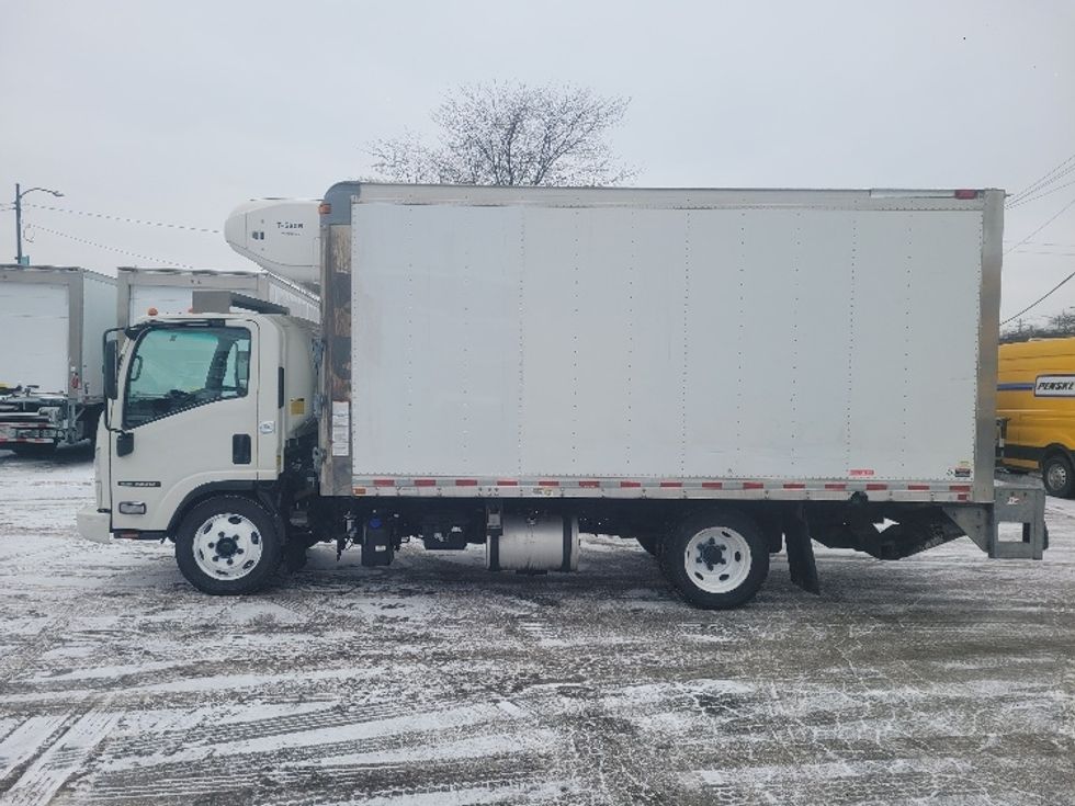 Refrigerated Truck-Light and Medium Duty Trucks-Isuzu-2019-NRR-Chicago (Melrose Park)-IL-112,925\n\t\tmiles-$ 52,500 - Image 4