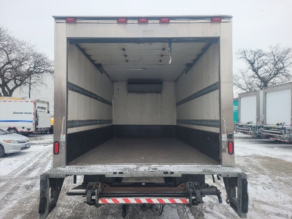 Refrigerated Truck-Light and Medium Duty Trucks-Isuzu-2019-NRR-Chicago (Melrose Park)-IL-112,925\n\t\tmiles-$ 52,500 - Image 8