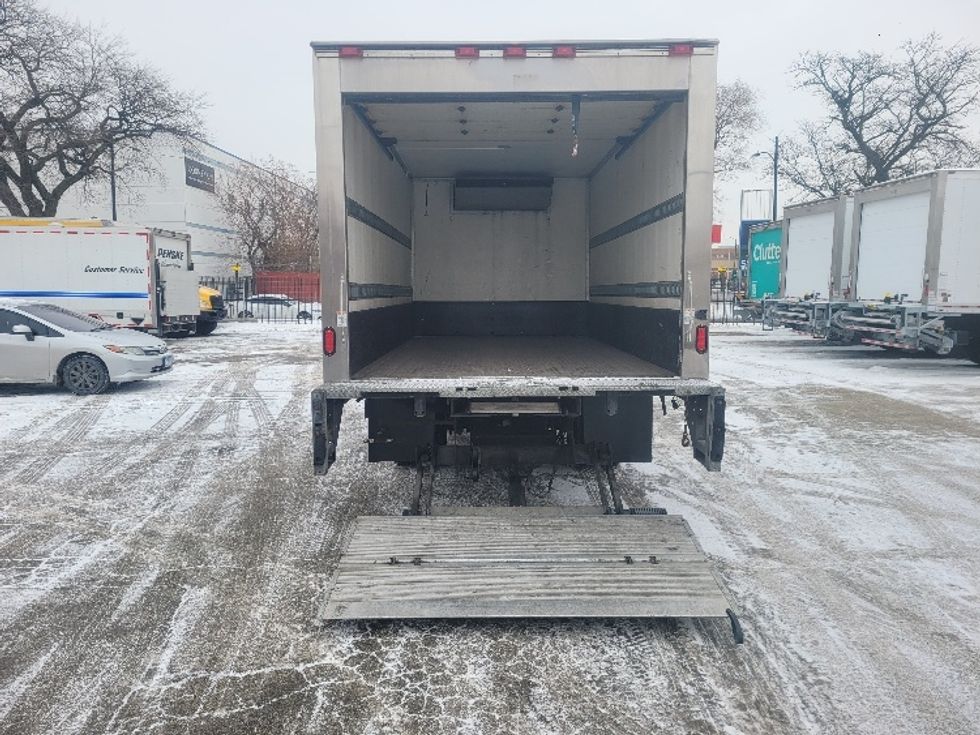 Refrigerated Truck-Light and Medium Duty Trucks-Isuzu-2019-NRR-Chicago (Melrose Park)-IL-112,925\n\t\tmiles-$ 52,500 - Image 9