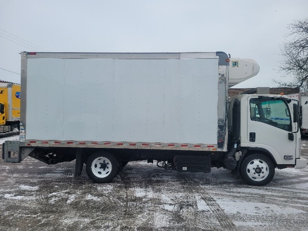 Refrigerated Truck-Light and Medium Duty Trucks-Isuzu-2019-NRR-Chicago (Melrose Park)-IL-133,579\n\t\tmiles-$ 50,250 - Image 15
