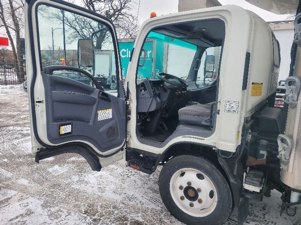 Refrigerated Truck-Light and Medium Duty Trucks-Isuzu-2019-NRR-Chicago (Melrose Park)-IL-133,579\n\t\tmiles-$ 50,250 - Image 16