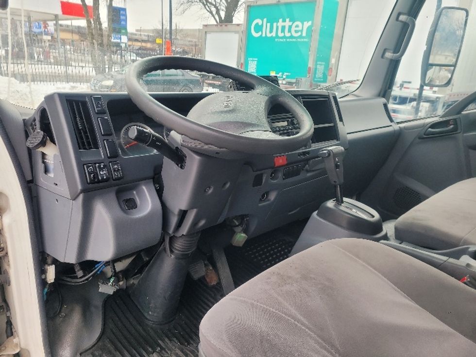 Refrigerated Truck-Light and Medium Duty Trucks-Isuzu-2019-NRR-Chicago (Melrose Park)-IL-133,579\n\t\tmiles-$ 50,250 - Image 17