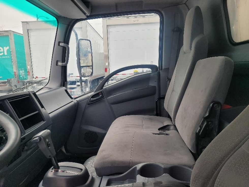 Refrigerated Truck-Light and Medium Duty Trucks-Isuzu-2019-NRR-Chicago (Melrose Park)-IL-133,579\n\t\tmiles-$ 50,250 - Image 19