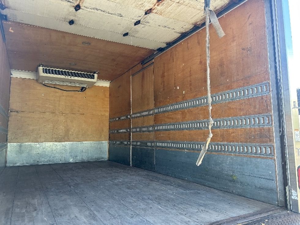 Refrigerated Truck-Light and Medium Duty Trucks-Isuzu-2019-NRR-Chicago (Melrose Park)-IL-98,438\n\t\tmiles-$ 48,500 - Image 12