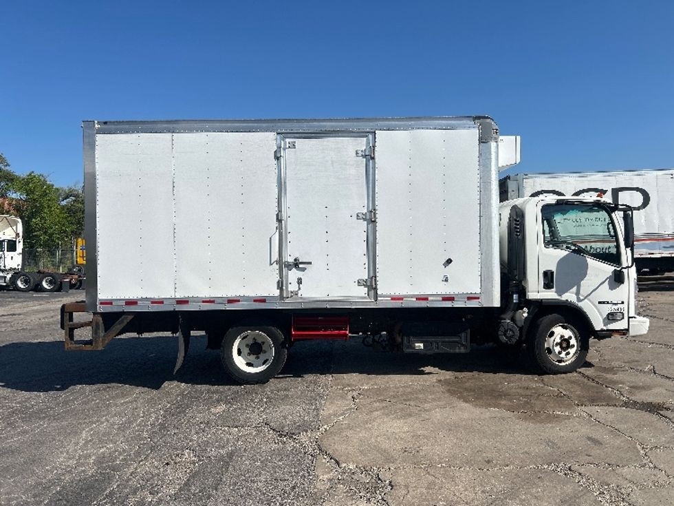 Refrigerated Truck-Light and Medium Duty Trucks-Isuzu-2019-NRR-Chicago (Melrose Park)-IL-98,438\n\t\tmiles-$ 48,500 - Image 15