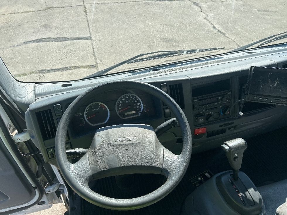 Refrigerated Truck-Light and Medium Duty Trucks-Isuzu-2019-NRR-Chicago (Melrose Park)-IL-98,438\n\t\tmiles-$ 48,500 - Image 18