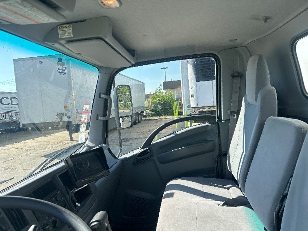 Refrigerated Truck-Light and Medium Duty Trucks-Isuzu-2019-NRR-Chicago (Melrose Park)-IL-98,438\n\t\tmiles-$ 48,500 - Image 19