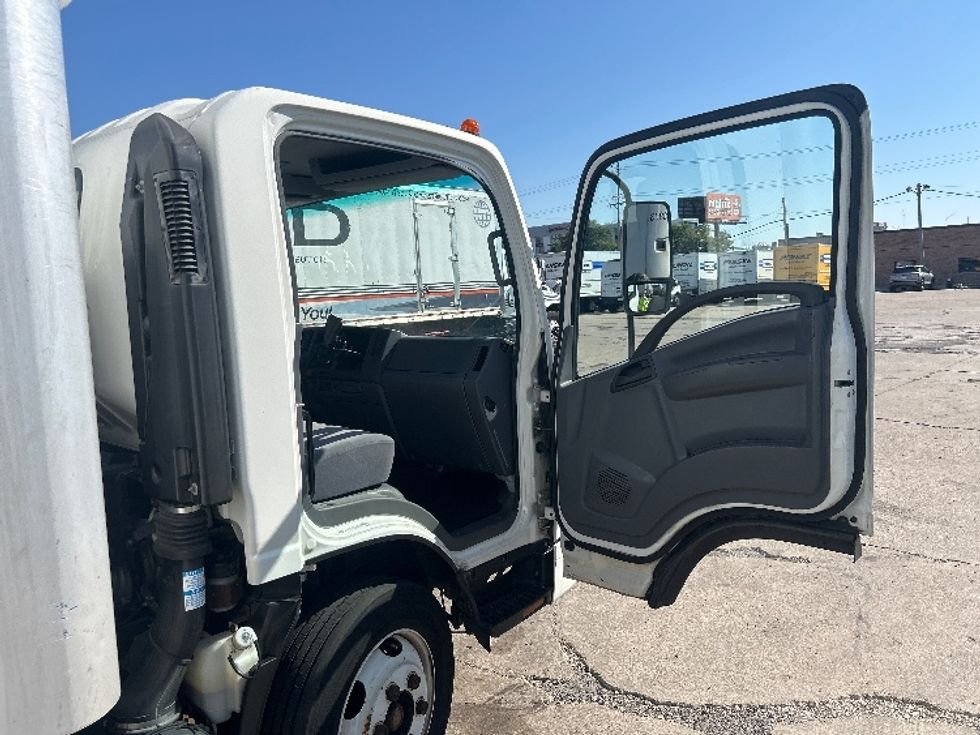 Refrigerated Truck-Light and Medium Duty Trucks-Isuzu-2019-NRR-Chicago (Melrose Park)-IL-98,438\n\t\tmiles-$ 48,500 - Image 20